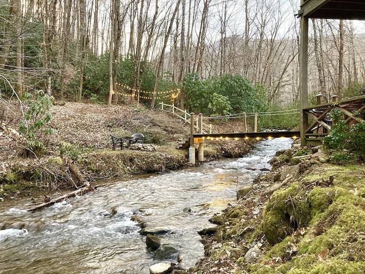 Vacation rental for 8 people, with hot tub and yard in Nantahala