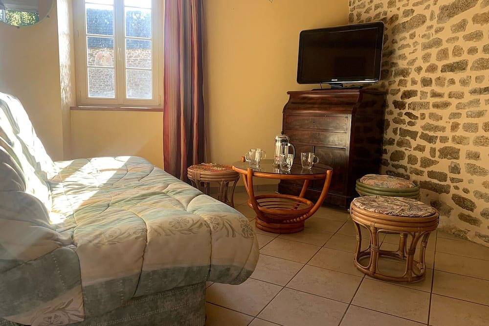 Gîte de charme avec jardin clos et activités familiales en Mayenne in Saint-Mars-sur-Colmont, Mayenne