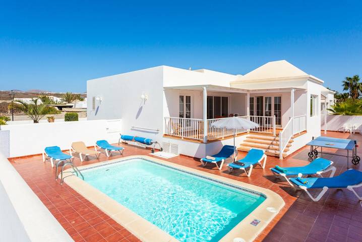 Villa for 10 people, with terrace and ocean view in Puerto del Carmen