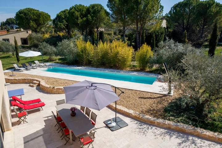 Location de vacances pour 8 personnes, avec jardin ainsi que vue et piscine à La Roque-sur-Pernes - 3