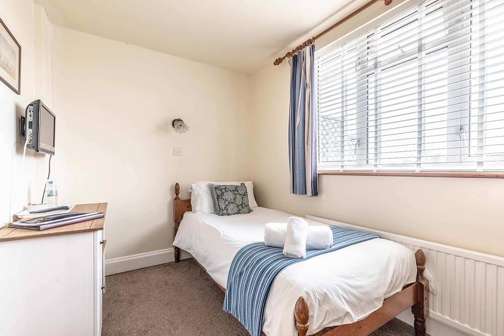 Oxford House Summary: in Windsor, Berkshire