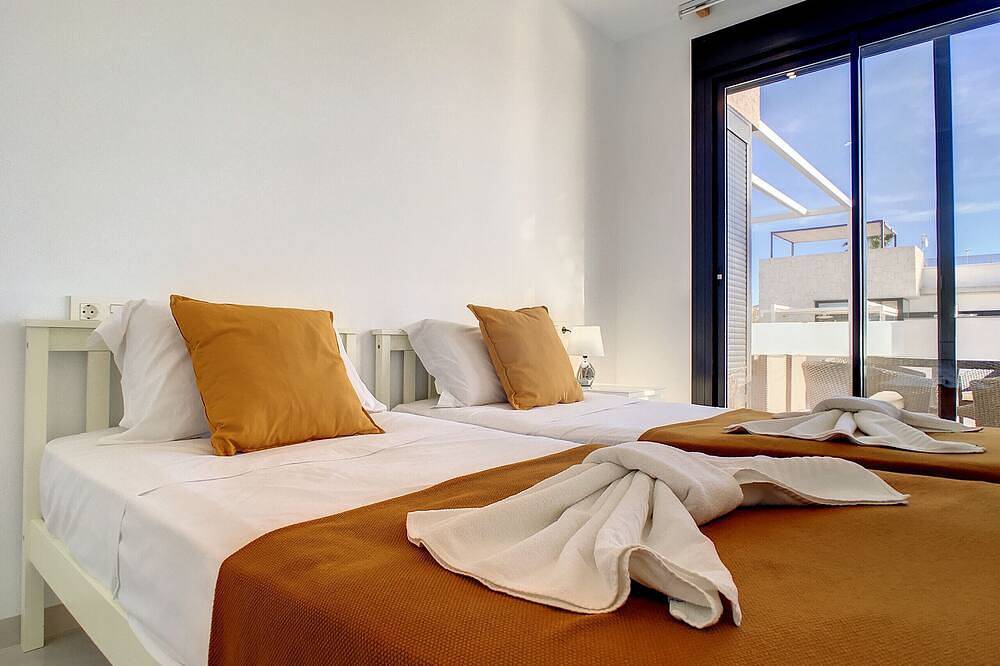 Villa con piscina privada, azotea y wifi in Golf Resorts Murcia, Murcia 