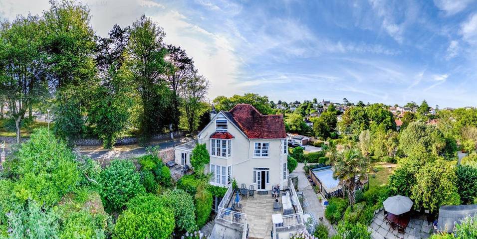 Chambre d’hôte pour 2 personnes, avec Terrasse et Jardin ainsi que Piscine et Vue à Torquay