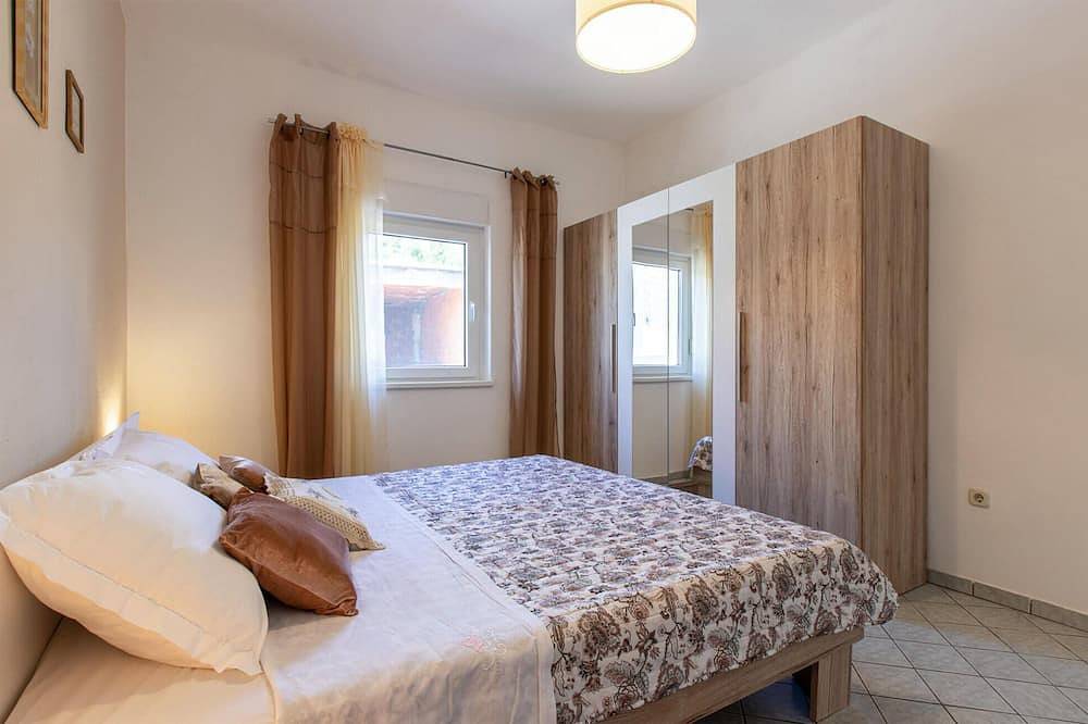 Amazing home in Seline with Wifi in Starigrad, Zadar