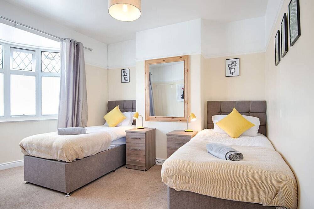 Garden • Off-Road Parking • Smart Tv in Each Room in Swansea, Región de Swansea