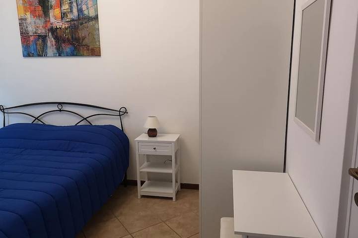 Ganze Wohnung, Geräumige und ruhige Wohnung in einer Villa in Mailand, Mailand Provinz