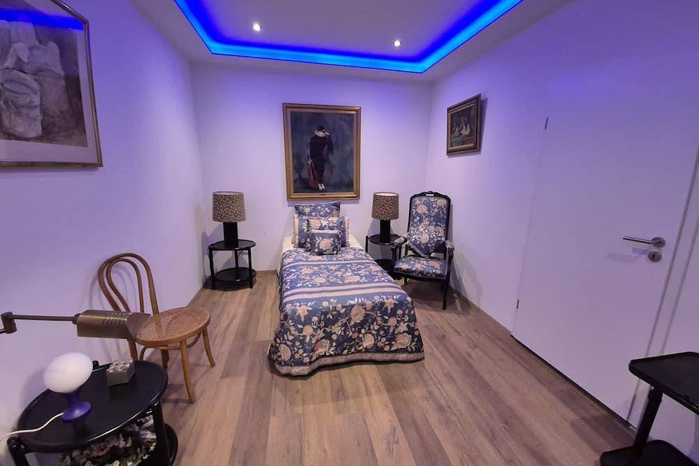 Entire apartment, Standard Apartment with Artistic Flair in Wuppertal, Bergisch region