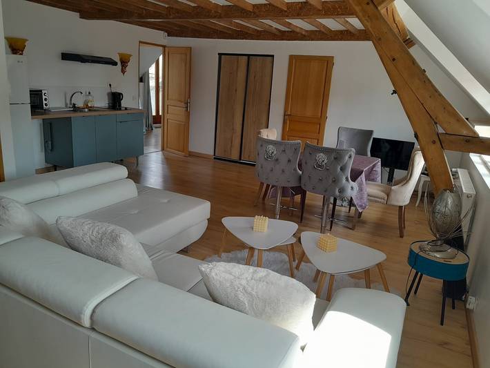 Apartamento inteiro, Apartamento 'Escapade Bien Être Balnéo' com Varanda e Wi-Fi in Ravenel, Rio Oise