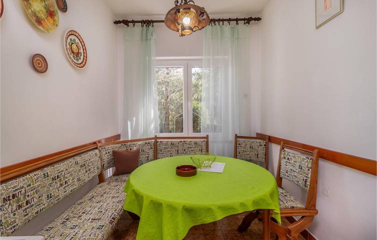 Gemütliche Ferienwohnung mit Meerblick, Terrasse und Parkplatz – in der Nähe von Klenovica in Povile, Primorje-Gorski Kotar