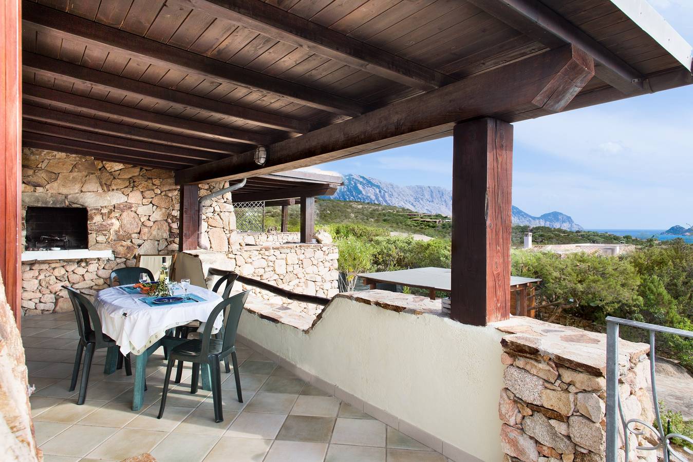 Entire apartment, Apartment 'Belvedere' with Sea View, Wi-Fi and Air Conditioning in Punta Molara, San Teodoro