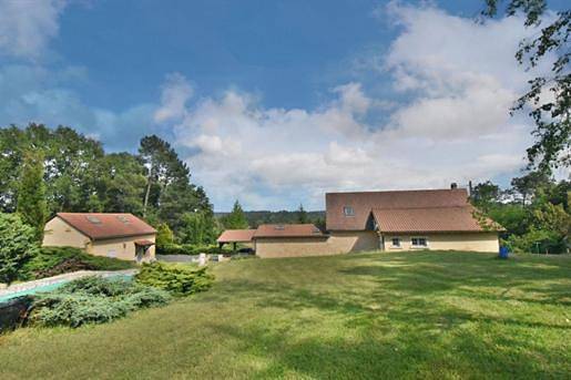 Location de vacances pour 10 personnes, avec jardin ainsi que piscine et vue à Maurens - 2