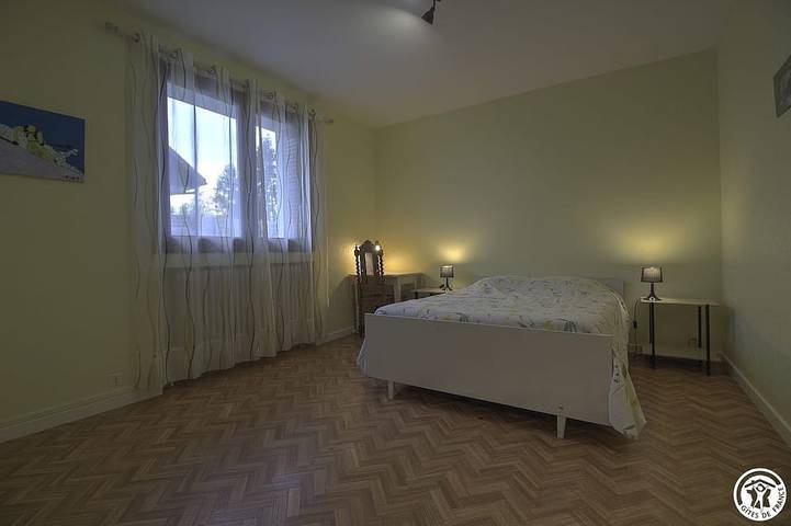 Location de vacances pour 10 personnes, avec jardin et balcon à Champagne-en-Valromey - 2