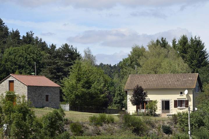 Maison de vacances pour 7 personnes, avec Terrasse ainsi que Jardin et Vue à Cheylard-l'Évêque