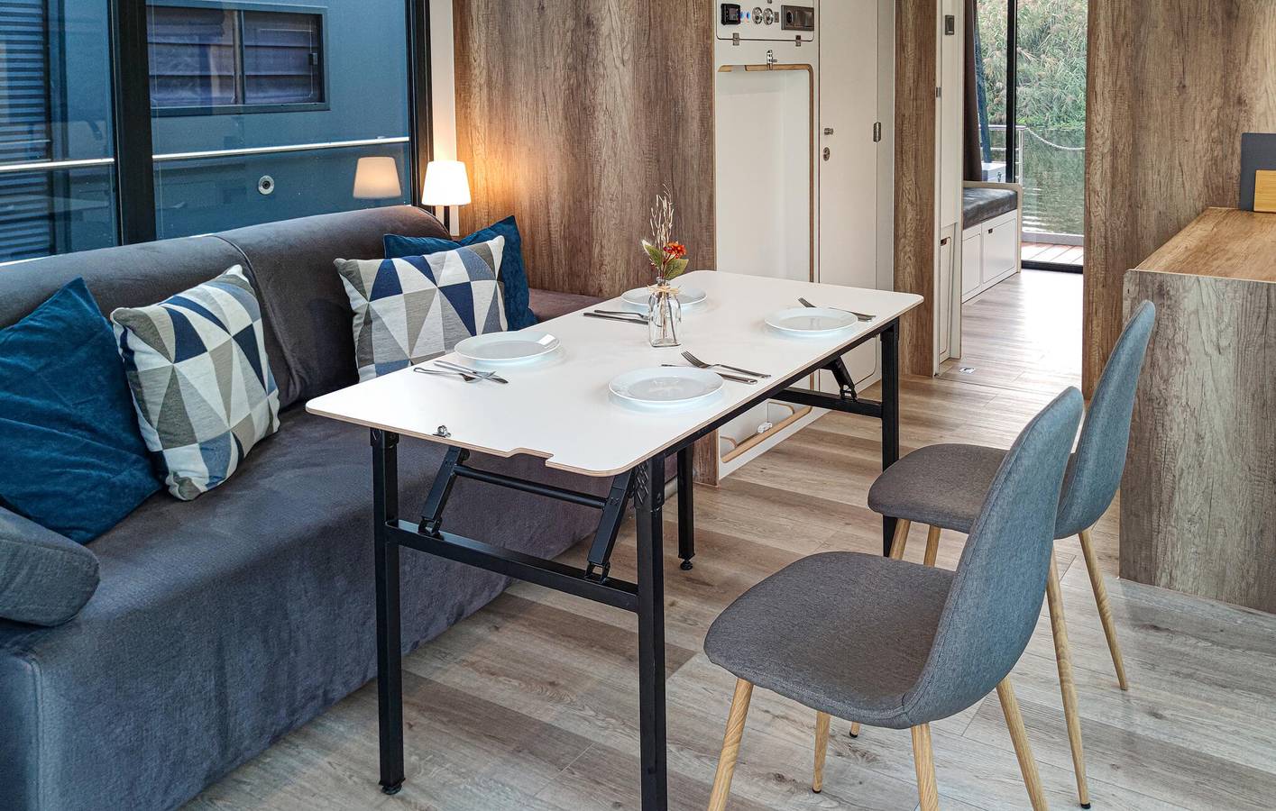 Hausboot am Flussufer mit Terrasse, Parkplatz – in Strand- und Restaurantnähe in Pritzerbe, Havelsee