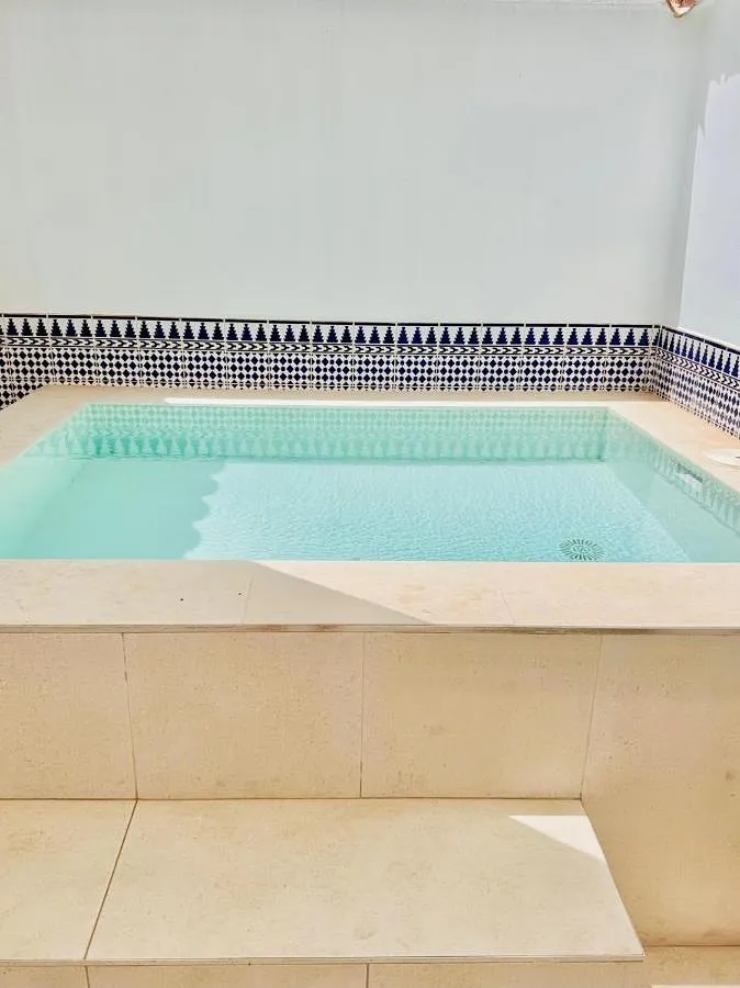 Apartamento de vacaciones para 6 personas, con vistas además de piscina y jardín - 1