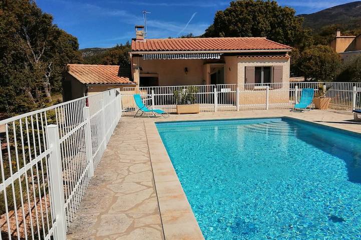 Ferienhaus für 6 Personen, mit Pool und Terrasse sowie Garten - 1