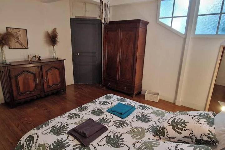 Ganze Wohnung, Apartment in a Townhouse - 4 people in Oloron-Sainte-Marie, Béarn