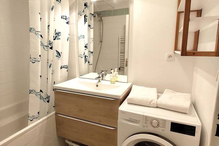 Appartement entier, Appartement cosy et calme avec balcon proche gare in Ambérieu-en-Bugey, Belley