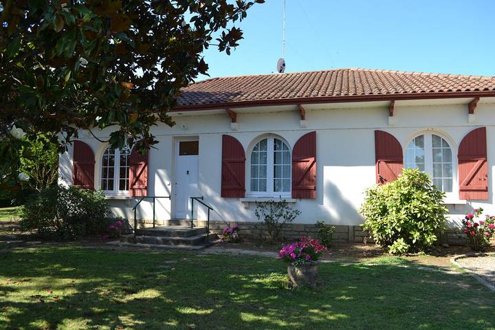 Gîte pour 8 personnes, avec jardin ainsi que terrasse et jacuzzi à Marmande - 2
