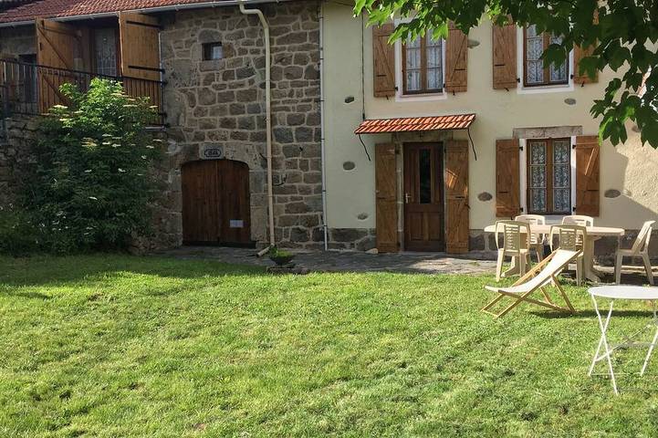 Location de vacances pour 10 personnes, avec jardin, animaux acceptés à Lachapelle-Graillouse