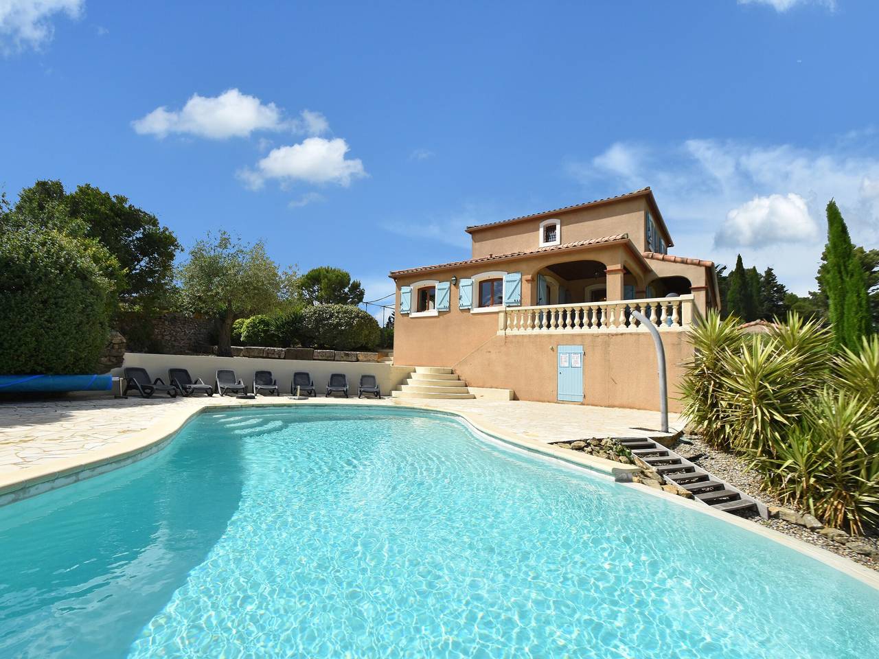 Séjour dans un vignoble avec piscine in Montbrun-des-Corbières, Région de Narbonne
