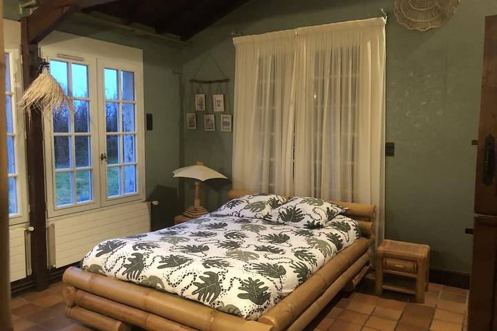 Location de vacances pour 13 personnes, avec jardin et terrasse, animaux acceptés à Saint-Amand-sur-Sèvre - 4