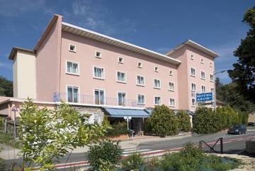 Hôtel pour 4 personnes, avec terrasse ainsi que jardin et piscine, animaux acceptés à La Freissinouse