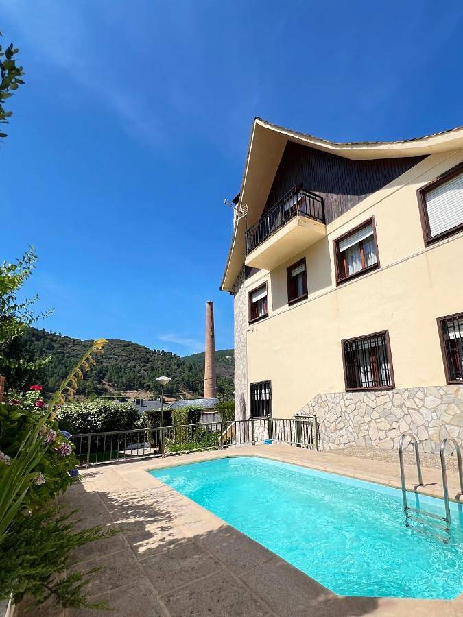 Ferienhaus für 13 Personen, mit Pool und Ausblick sowie Garten, mit Haustier - 1