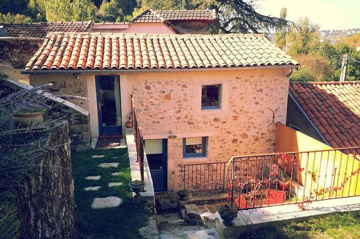 Location de vacances pour 3 personnes, avec jardin et terrasse à Villefranche-de-Rouergue