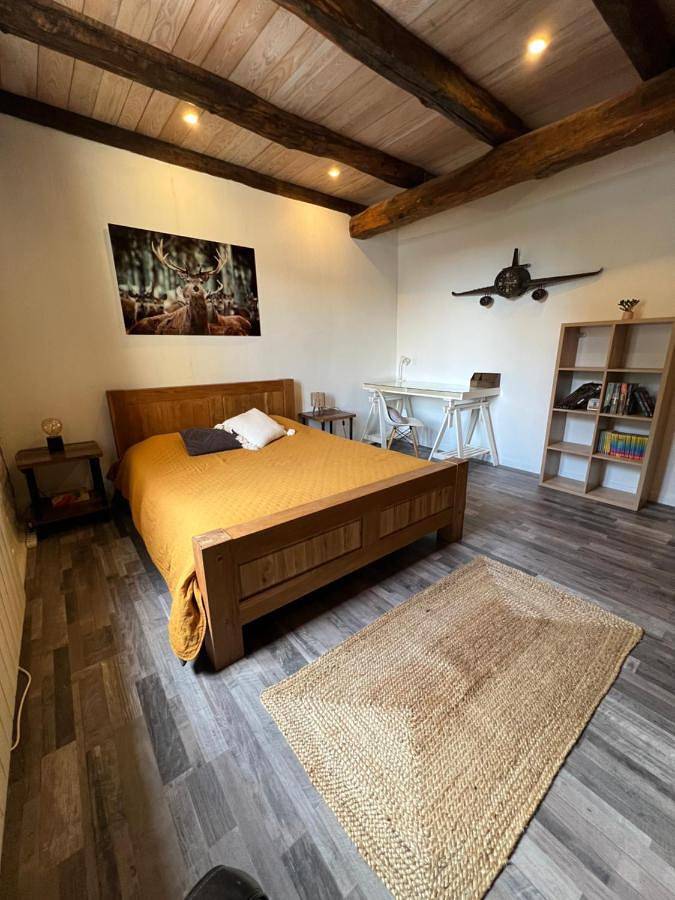 Charmante Maison Attenante avec jardinet privé in Tousson, Parc naturel régional du Gâtinais français