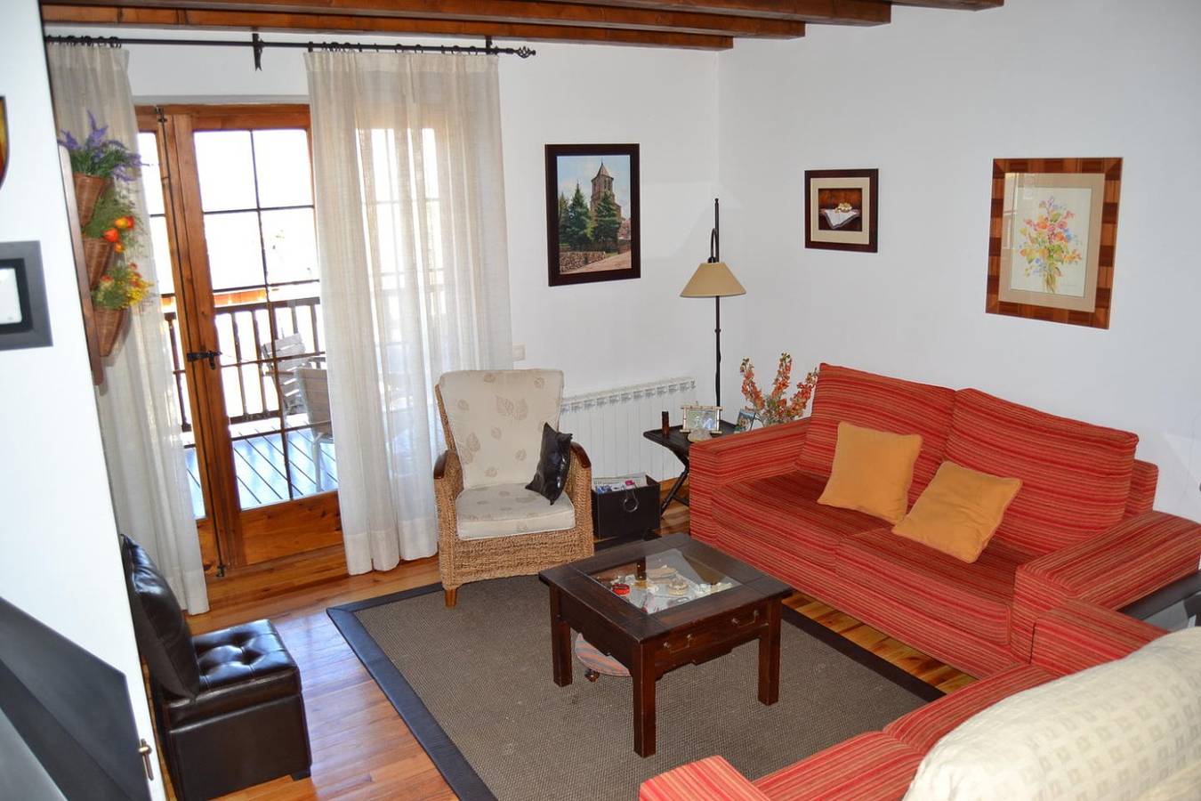 Apartamento vacacional entero, Dúplex 4 hab. Terraza, Chimenea, Wifi, Secadora y 8 Pax in La Masella, Alp