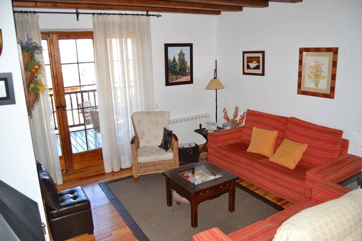 Entire holiday apartment, Duplex 4 rooms Terrace, Fireplace, Wi-Fi, Dryer and 8 Pax in La Masella, Alp