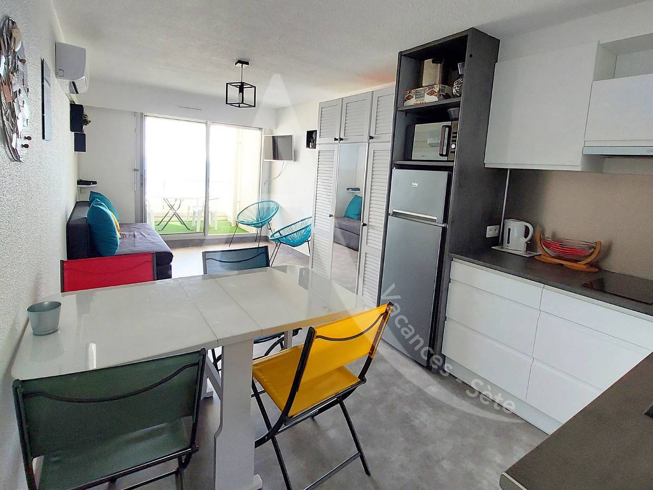Entire apartment, 145 / T2 Vue Mer Avec Parking Et Clim Séjour in Sete, Côte d'Améthyste