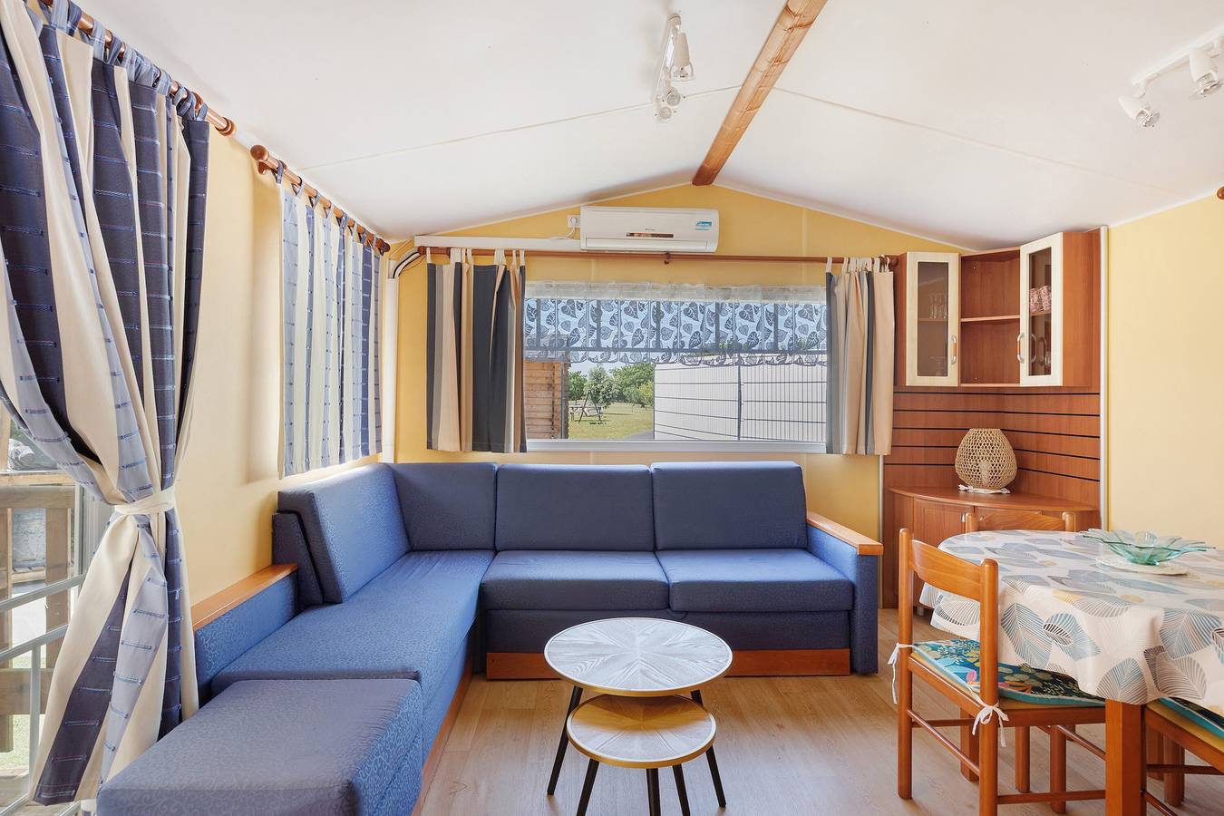 Mobil-home 4 pers près du Futuroscope avec Wi-Fi et climatisation in Neuville-de-Poitou, Vienne (France)