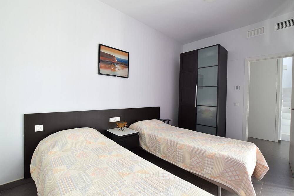 Villa Levante, Modern Costa Blanca villa with pool and sunny terrace in San Fulgencio, Costa Blanca