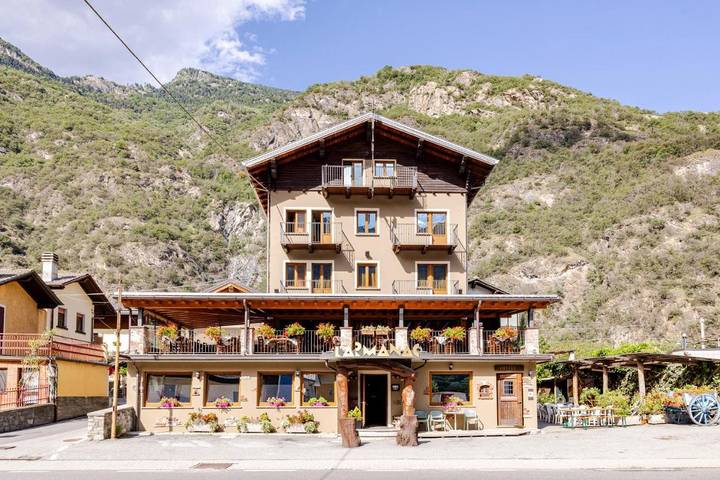 Hôtel pour 2 personnes, avec Balcon ainsi que Terrasse et Vue dans Arnad
