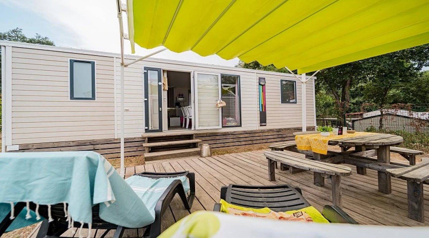 Zecamping 4 étoiles animé piscine couverte locatif Tv Bbq clim 32m2 in Laroque-des-Albères, Mittelmeerküste (Frankreich)