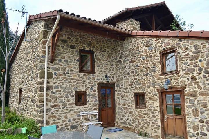 Location de vacances pour 4 personnes, avec jardin ainsi que piscine et terrasse à Mazeyrat-d'Allier - 3