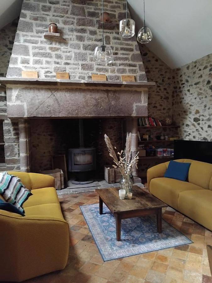 Location de vacances pour 9 personnes, avec terrasse, animaux acceptés à Chanac-les-Mines