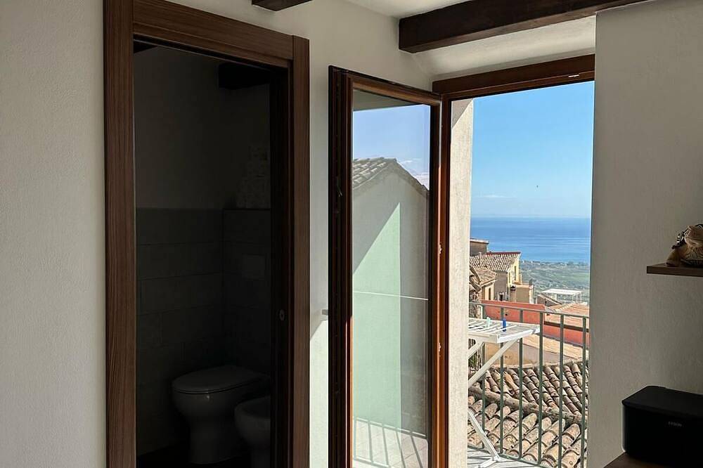 Haus mit Meerblick, Sonnenaufgang vom Bett. Klima in Santa Caterina dello Ionio, Catanzaro Provinz