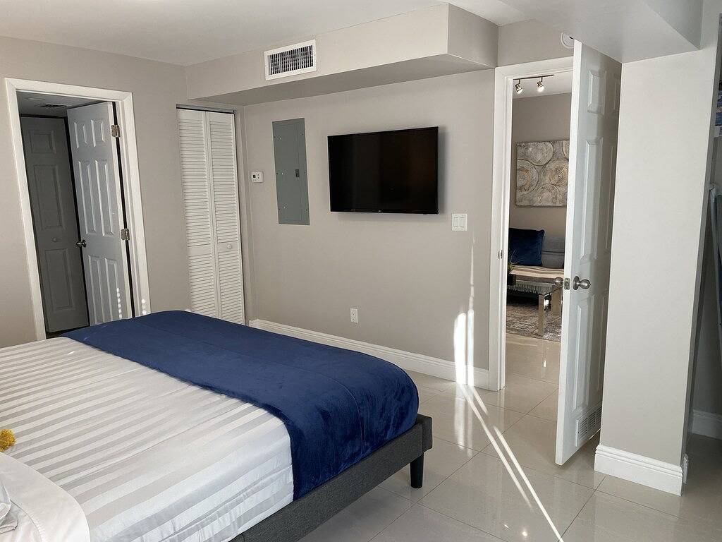 Ganze Wohnung, Monat zu Monat Luxus-Vermietung - 3 Minuten zu Fuß zum Strand in Pompano Beach, Broward County