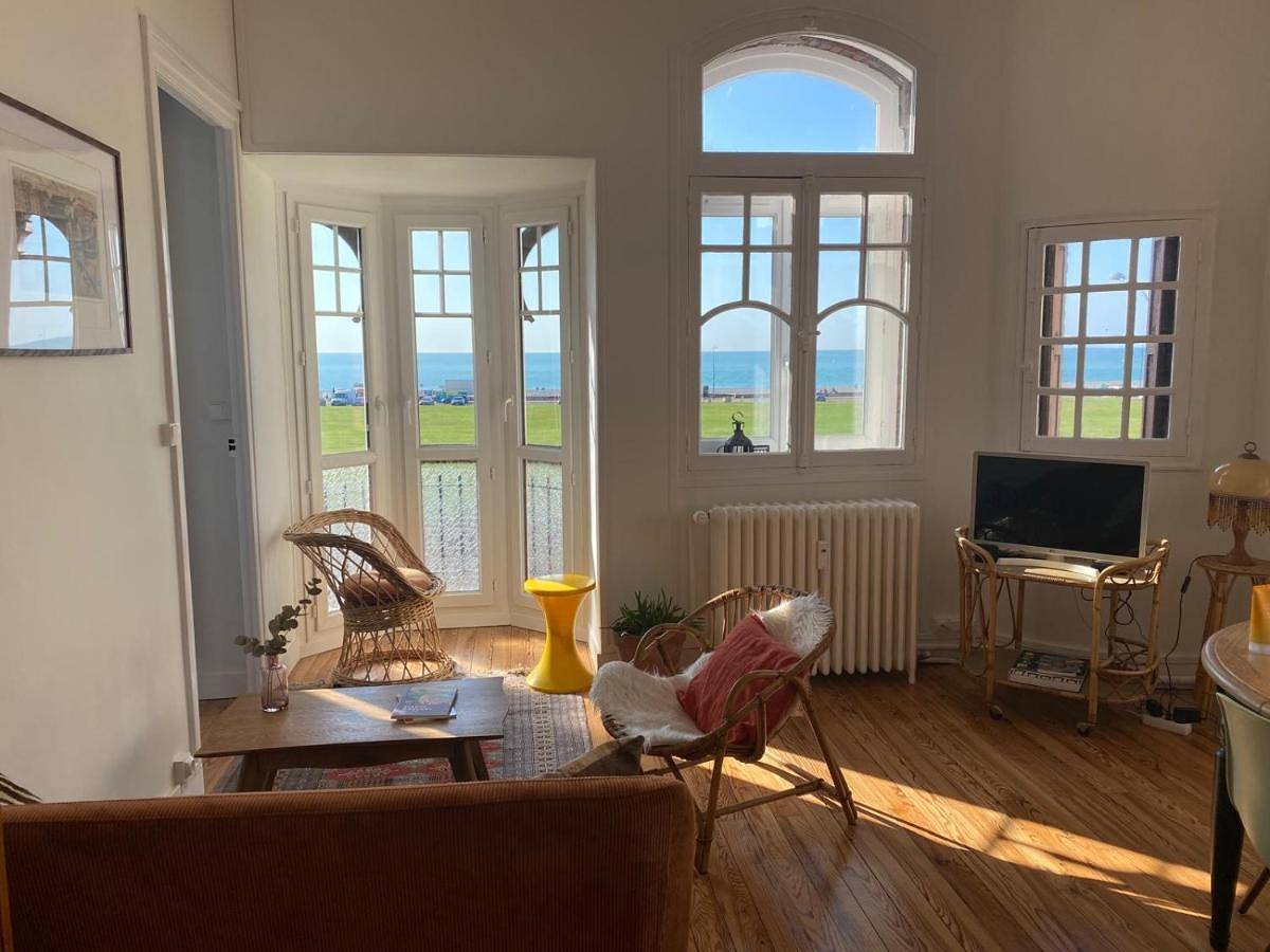 Ganze Wohnung, Two-Bedroom Apartment in Plage Dieppe, Dieppe