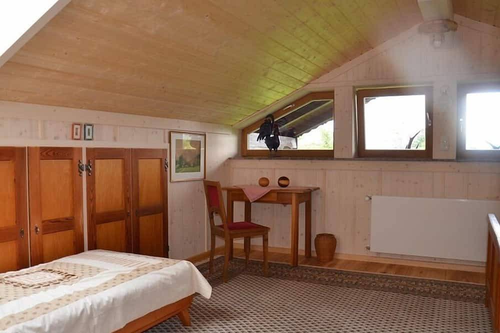 Ganze Wohnung, Ferienwohnung Hochries, Dachgeschoss, 48 qm in Bad Feilnbach, Alpenland Tegernsee Schliersee