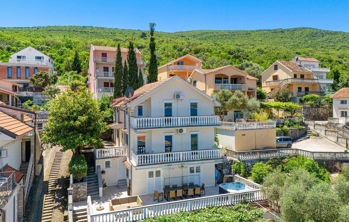 Casa de vacaciones para 15 personas con jardín in Bay of Kotor
