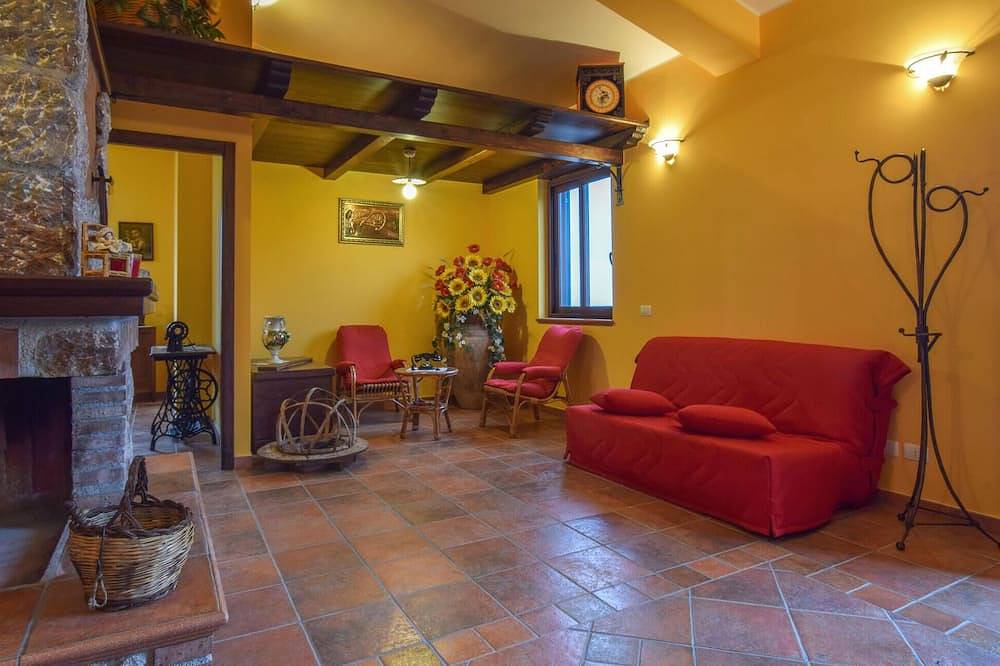 Amazing home in San Marco D'Alunzio with Wifi in San Marco d'Alunzio, Messina Provinz