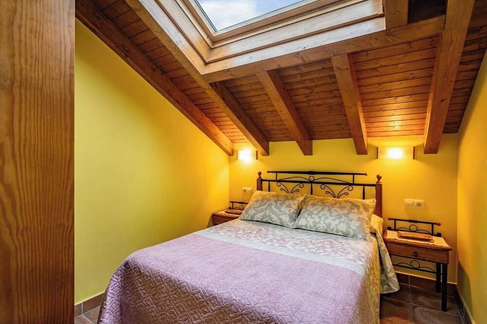Entire apartment, Rural Apartments La Viña (Apartment number 8) in Cangas de Onís, Asturias Province