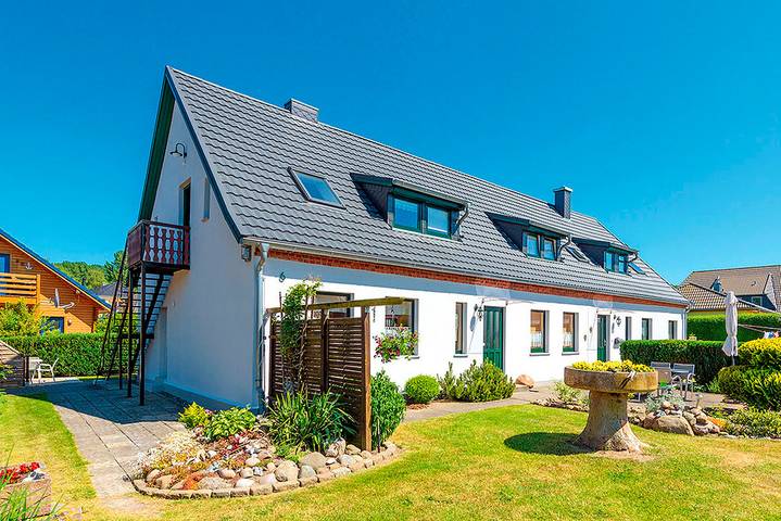 Ferienwohnung für 4 Personen, mit Terrasse und Garten in Glowe
