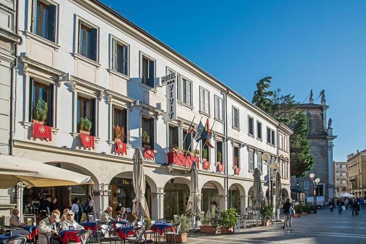 Hôtel pour 4 personnes, avec terrasse, animaux acceptés