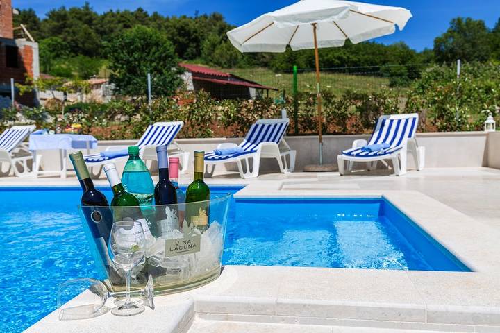 Ferienhaus für 6 Personen, mit Balkon/Terrasse und Garten sowie Pool in Porec und Umgebung - 4