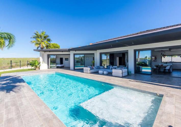 Location de vacances pour 10 personnes, avec jacuzzi ainsi que jardin et piscine à Sauvian - 3